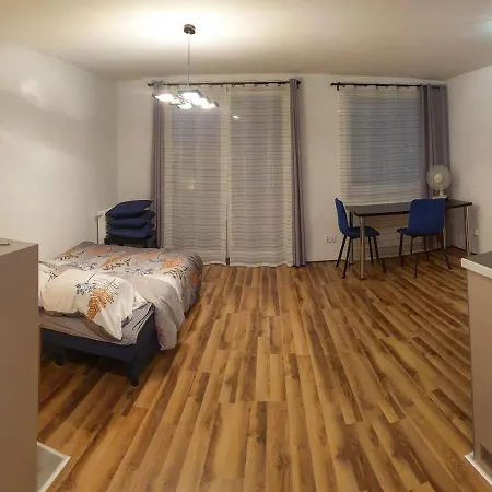 Mini Pn / Cracow North Z Parkingiem * Cracóvia