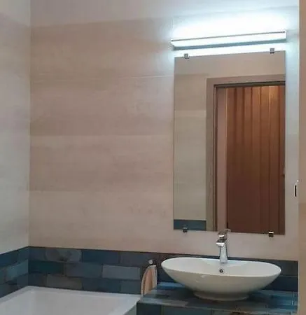 Mini Pn / Cracow North Z Parkingiem Apartamento Cracóvia