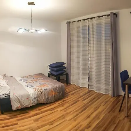 Mini Pn / Cracow North Z Parkingiem Апартаменты